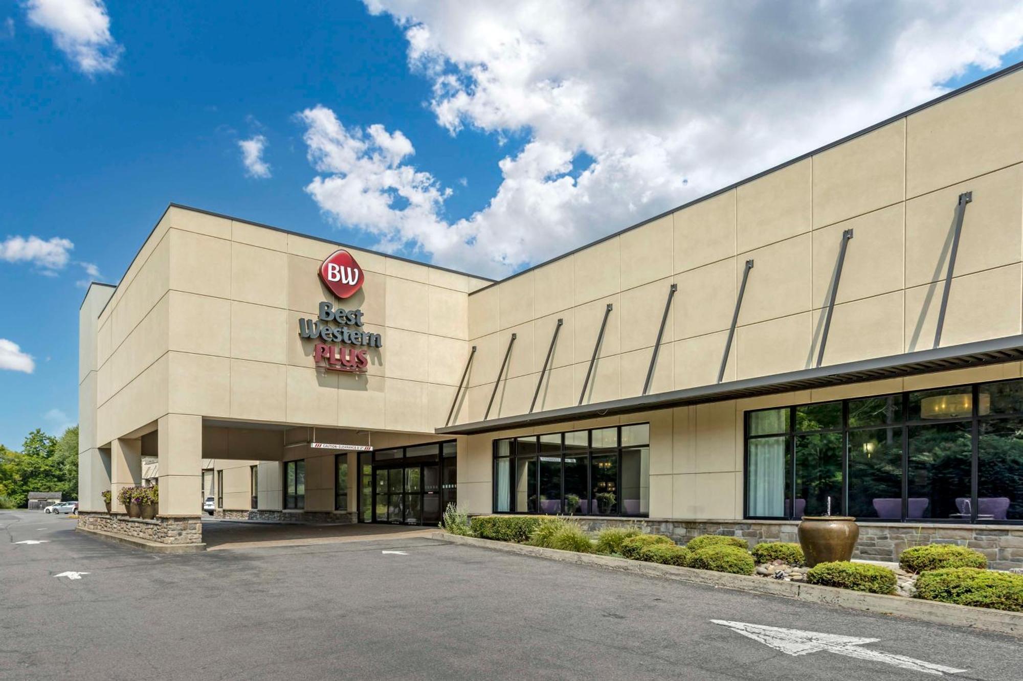 Hotel Western And Conference Center
