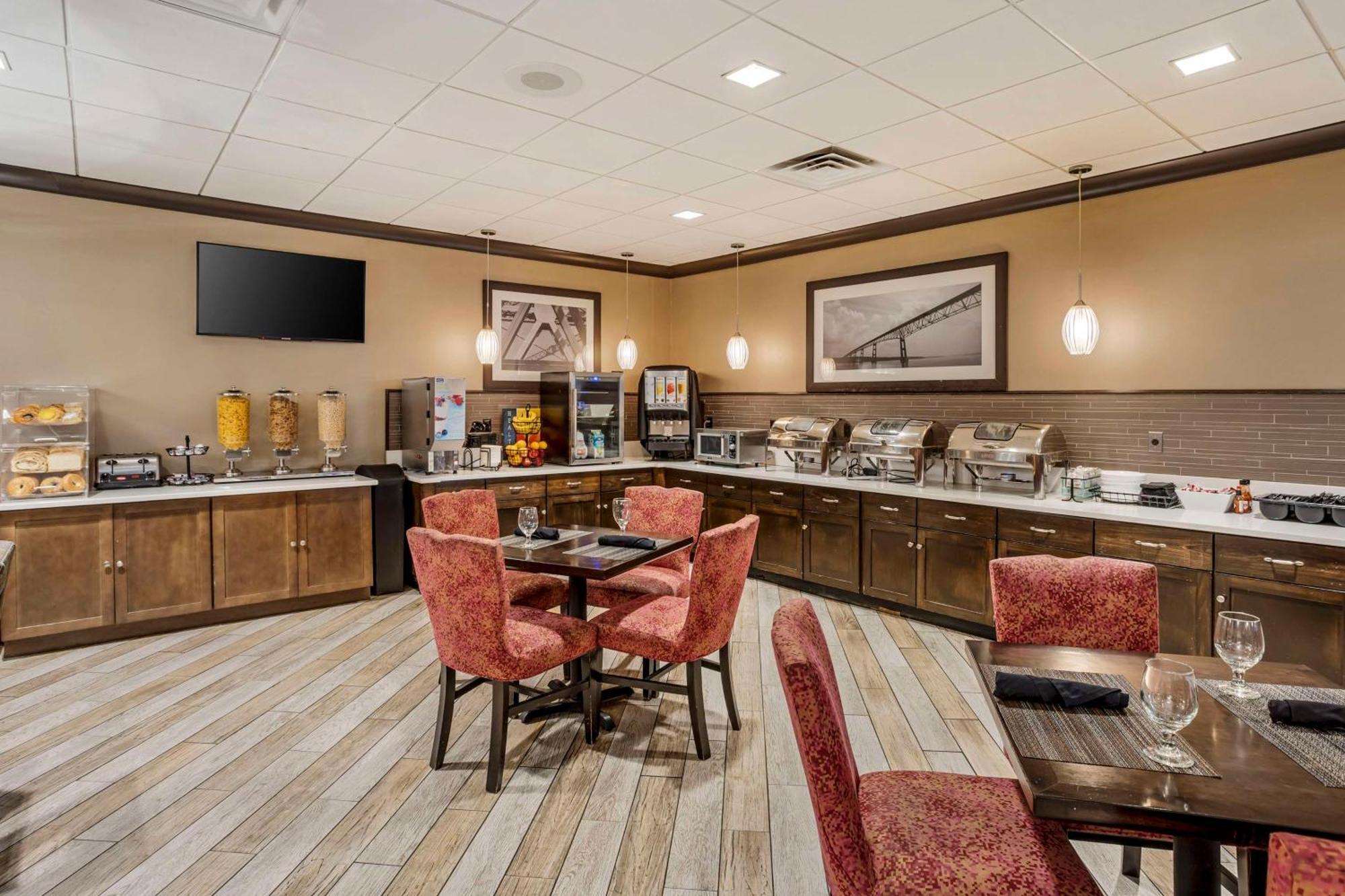 Western And Conference Center Hotel 3*